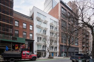 18 E 13th St in New York, NY - Building Photo