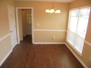 92 Mosswood Ct in Newnan, GA - Foto de edificio - Building Photo