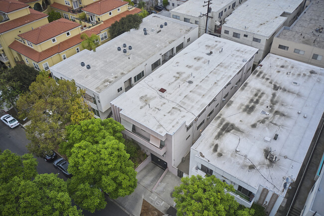 1030 N Edinburgh Ave in West Hollywood, CA - Building Photo - Building Photo