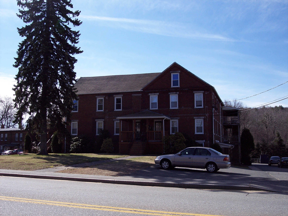 Warren Apartments in Warren, MA - Building Photo