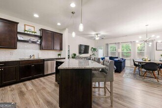 3295 Estes Dr in Atlanta, GA - Building Photo - Building Photo