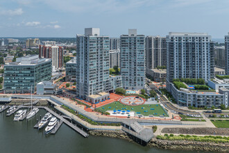 Beacon Harbor Point in Stamford, CT - Building Photo - Building Photo