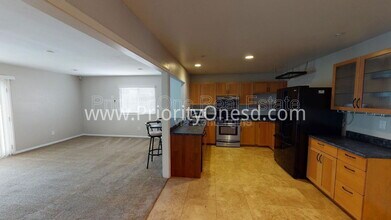 10360 Londonderry Ave in San Diego, CA - Building Photo - Building Photo
