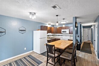 2810 Forest Bend Dr in Bryan, TX - Building Photo - Building Photo