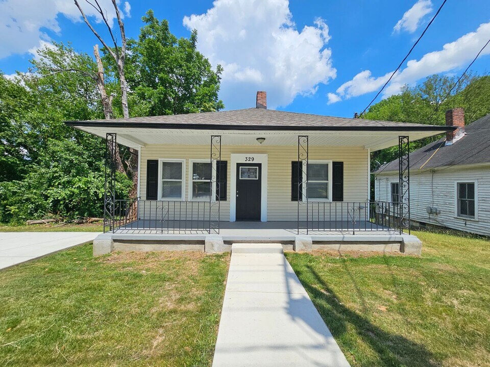 329 Ennis St in High Point, NC - Building Photo