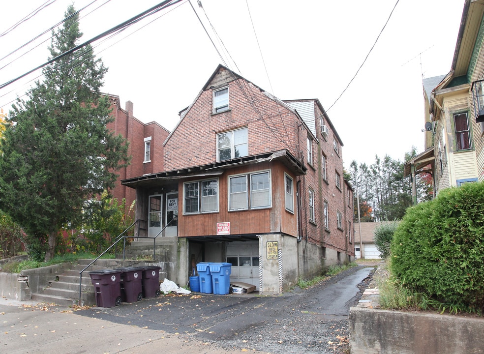 445-451 Columbus Blvd in New Britain, CT - Building Photo