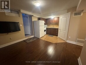 427 Comiskey Crescent in Mississauga, ON - Building Photo - Building Photo