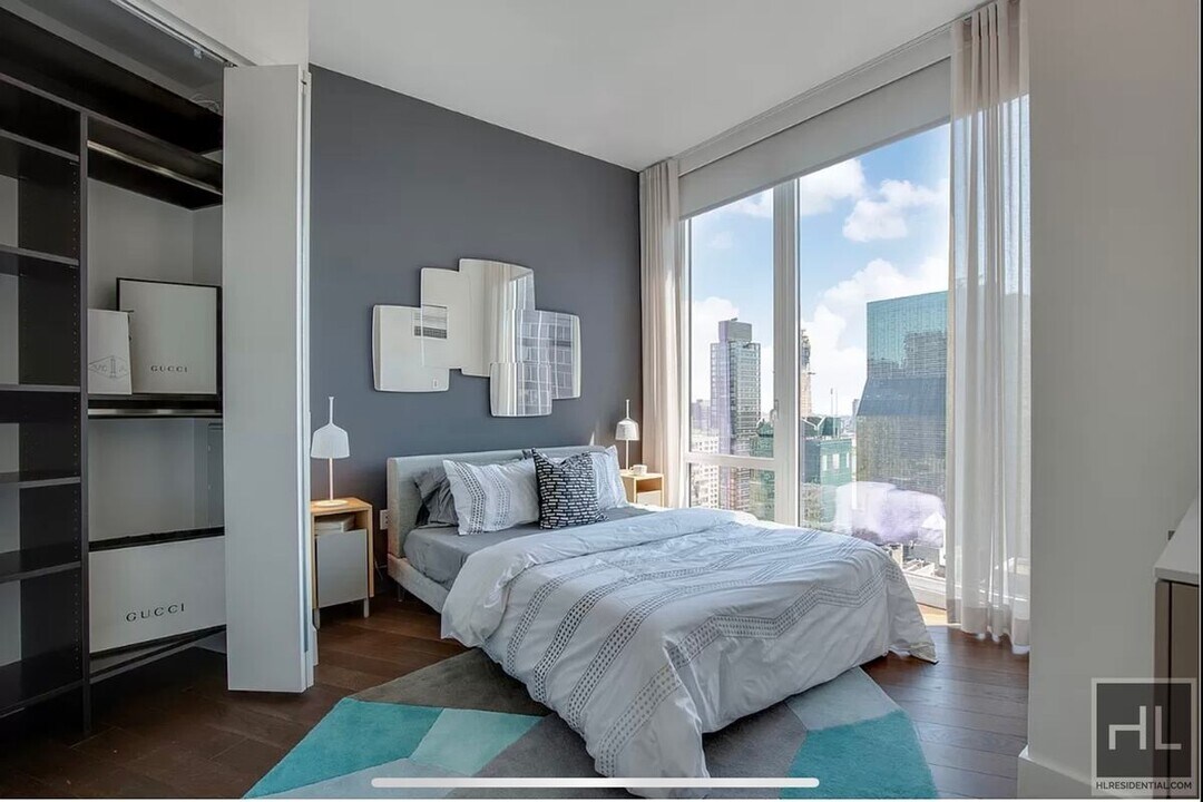 NO FEE One Bed in Turtle Bay! Won't Stay o in New York, NY - Building Photo