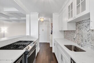 28 Riverside Ave in Red Bank, NJ - Building Photo - Building Photo