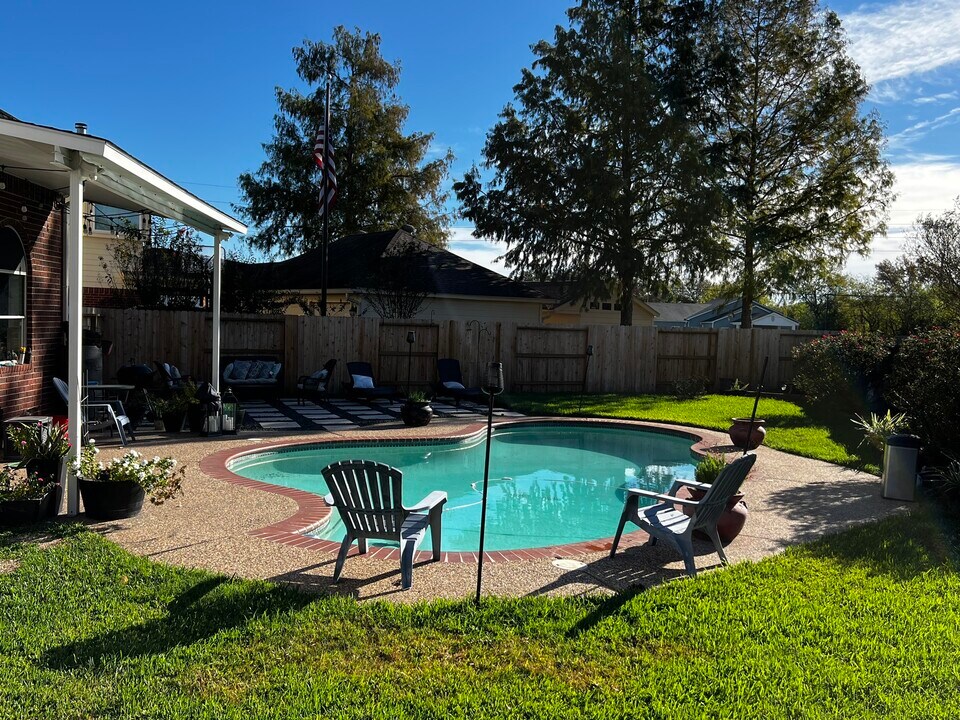 15611 Brookwood Lake Pl in Sugar Land, TX - Building Photo