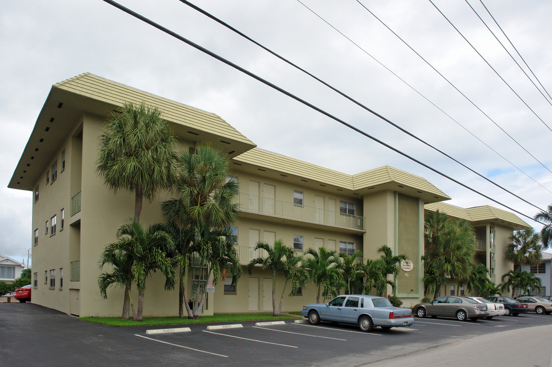 Linda K in Fort Lauderdale, FL - Building Photo