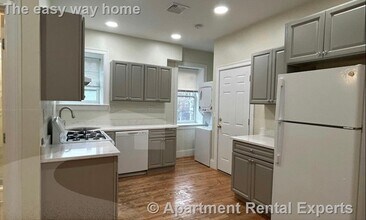 2036 Massachusetts Ave in Cambridge, MA - Foto de edificio - Building Photo