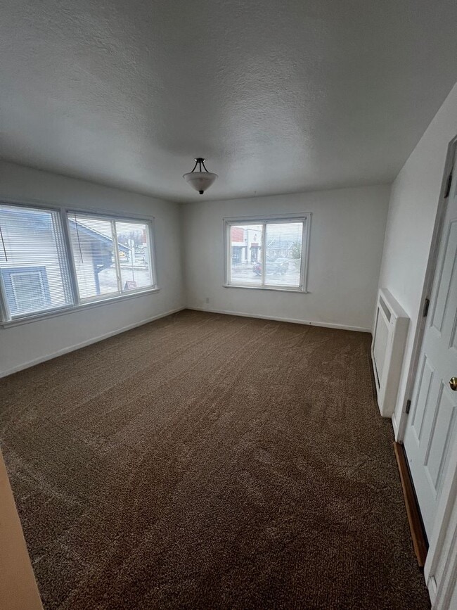 422 S 5th Ave in Pocatello, ID - Building Photo - Building Photo