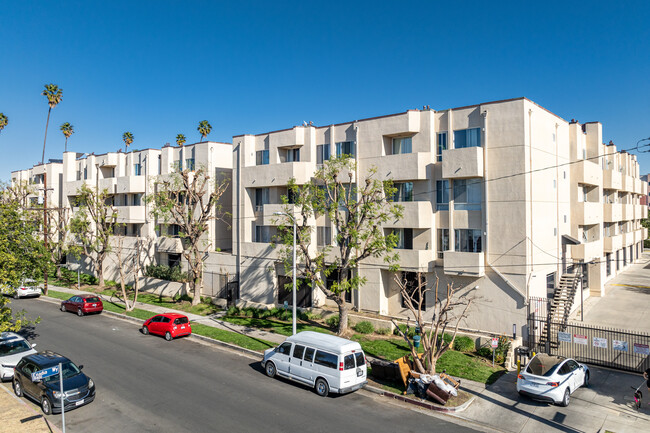 Sherman Court in Reseda, CA - Building Photo - Building Photo