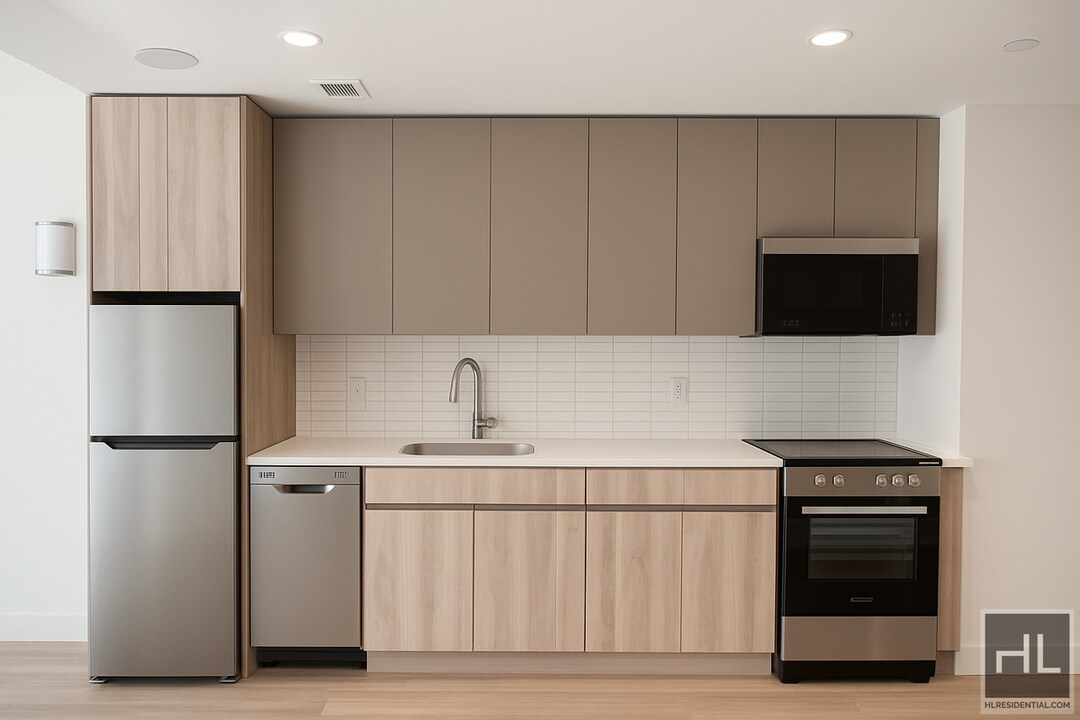 BRUCKNER BOULEVARD in Bronx, NY - Building Photo