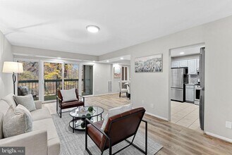 11808 Breton Ct in Reston, VA - Building Photo - Building Photo