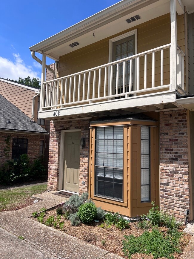 property at 402 Longwood Ct