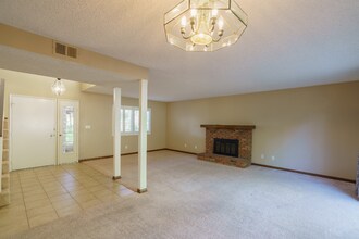 6177 Syracuse Way in San Diego, CA - Building Photo - Building Photo