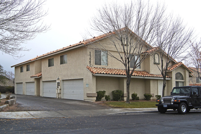 Rainbow Gardens in Las Vegas, NV - Building Photo - Building Photo