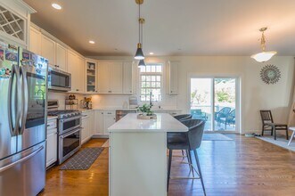 8 Colleen Cir in Hooksett, NH - Building Photo - Building Photo
