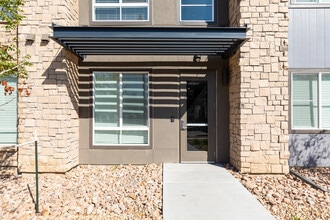 Ascend at Horizon Uptown in Aurora, CO - Foto de edificio - Building Photo