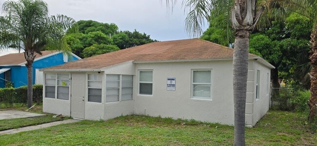 property at 632 W 2nd St
