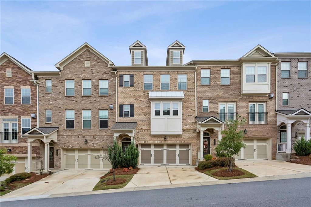 1368 Live Oak Ln in Brookhaven, GA - Building Photo