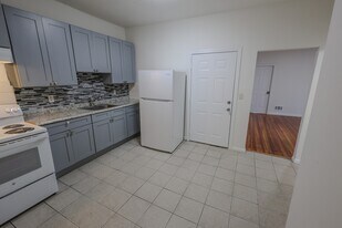 127 Intervale St in Boston, MA - Building Photo