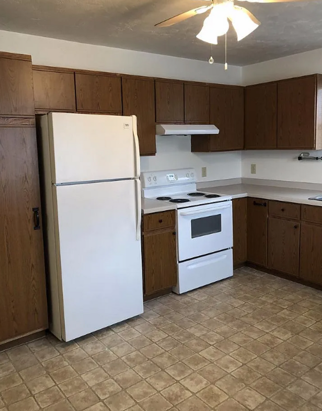 1105 Manitowoc Rd-Unit -1107 in Menasha, WI - Building Photo - Building Photo