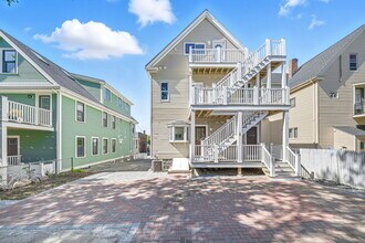 9 Curtis St, Unit 2 in Somerville, MA - Building Photo - Building Photo