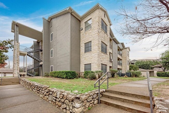 2320 Gracy Farms Ln in Austin, TX - Building Photo - Building Photo