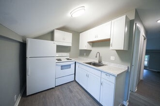 East Seneca Apartments in Vernon, NY - Foto de edificio - Building Photo