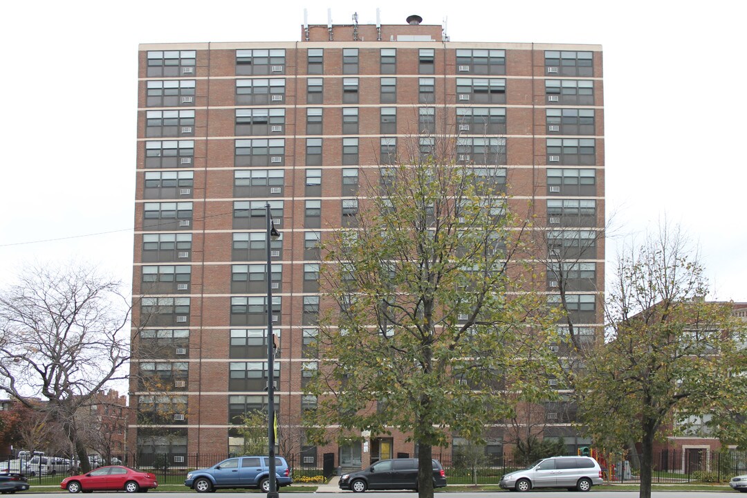 Spring Grove Apartments in Chicago, IL - Foto de edificio