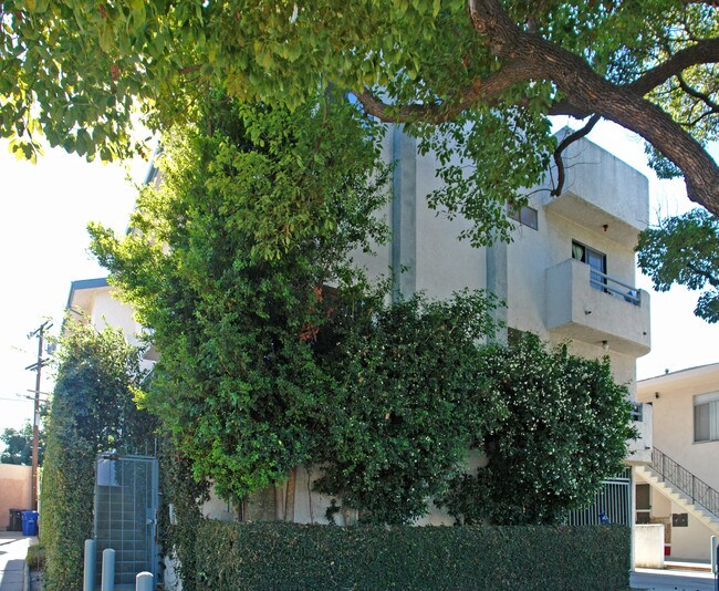 8524 Cashio St in Los Angeles, CA - Foto de edificio - Building Photo