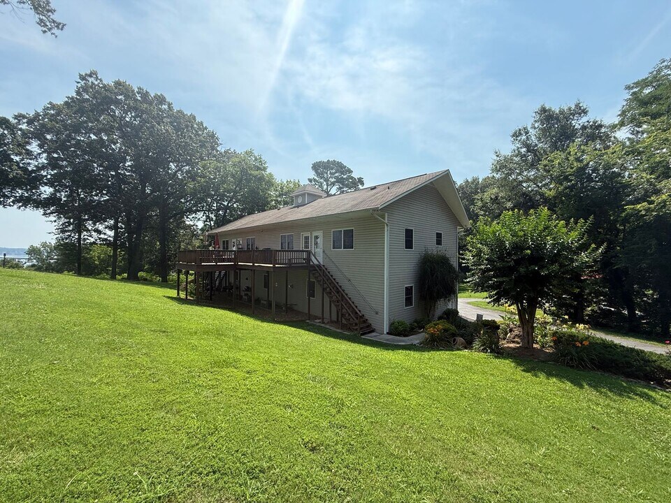 1526 Circle Dr in Guntersville, AL - Building Photo