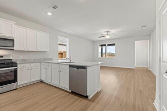 1139 Campside Dr in Beasley, TX - Building Photo - Building Photo