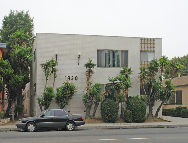 1930 S Robertson Blvd in Los Angeles, CA - Building Photo - Building Photo