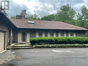 34 Steeplechase Ave in Aurora, ON - Building Photo - Building Photo