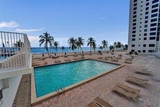 2201 S Ocean Dr in Hollywood, FL - Foto de edificio - Building Photo