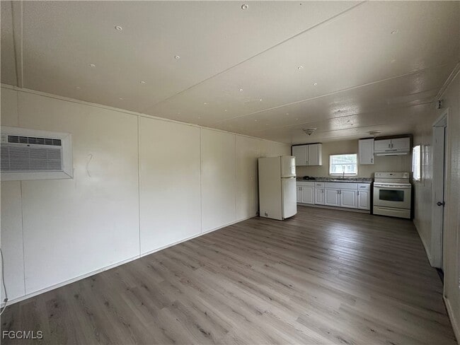 8376 Nault Rd in North Fort Myers, FL - Building Photo - Building Photo