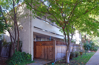 2216 G St in Sacramento, CA - Building Photo - Building Photo