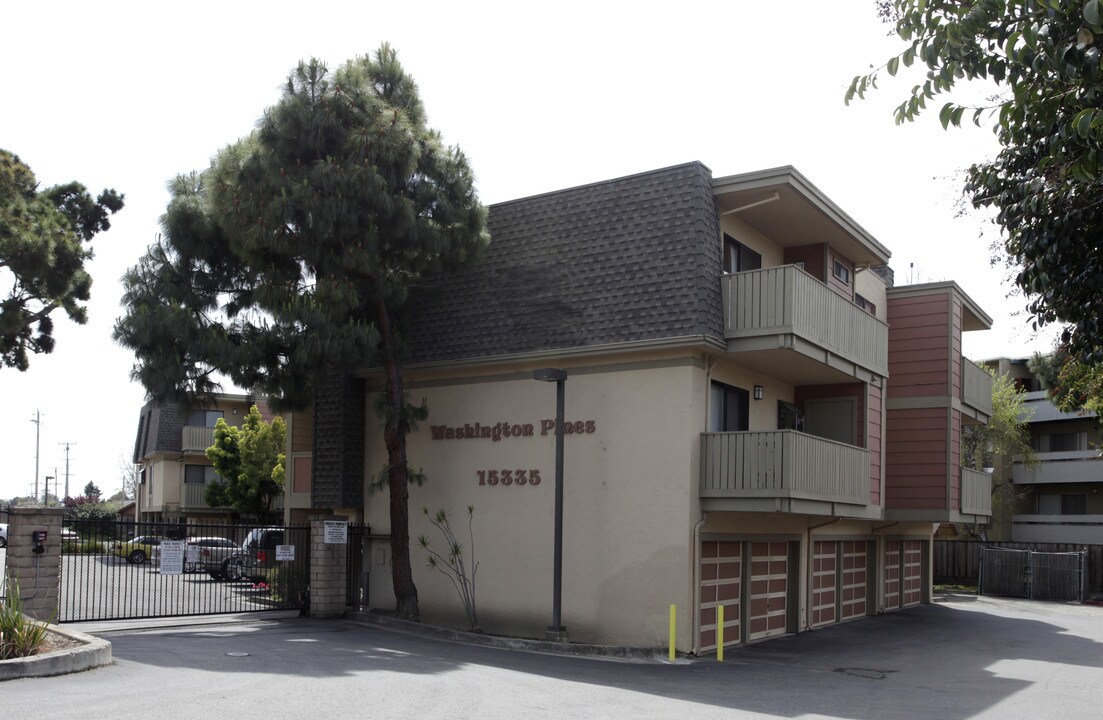 15335 Washington Ave in San Leandro, CA - Building Photo