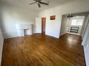 1619 Meridian Ave, Unit 8 in Miami Beach, FL - Building Photo - Building Photo