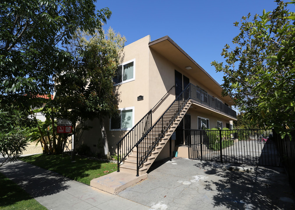 12017 Washington Pl in Los Angeles, CA - Foto de edificio