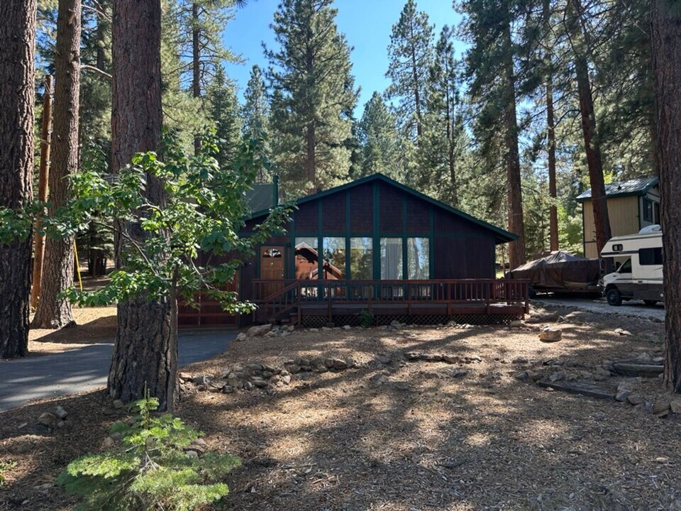 14975 Donnington Ln in Truckee, CA - Building Photo
