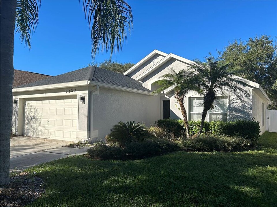 8233 Westcott Shore Dr in Orlando, FL - Building Photo