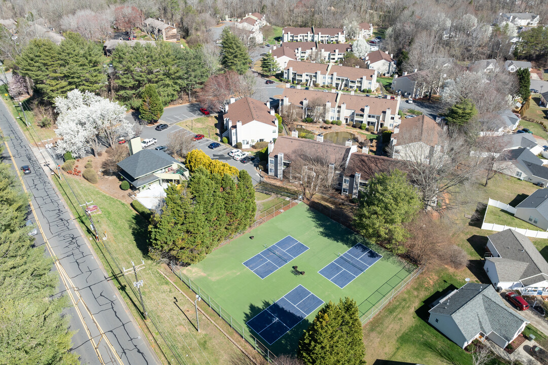 Quail Lakes Apartments in Winston-Salem, NC - Foto de edificio