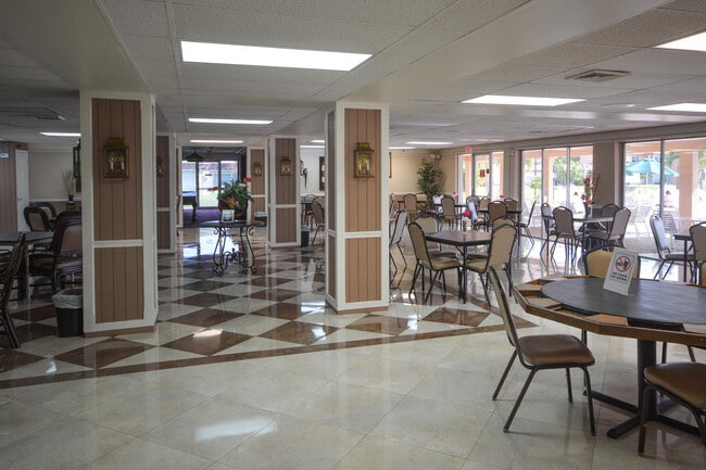 477 Lake Dora Dr in West Palm Beach, FL - Building Photo - Building Photo