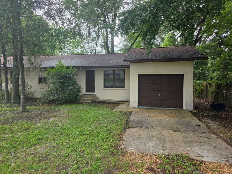 660 SW Cardinal Dr in Keystone Heights, FL - Building Photo