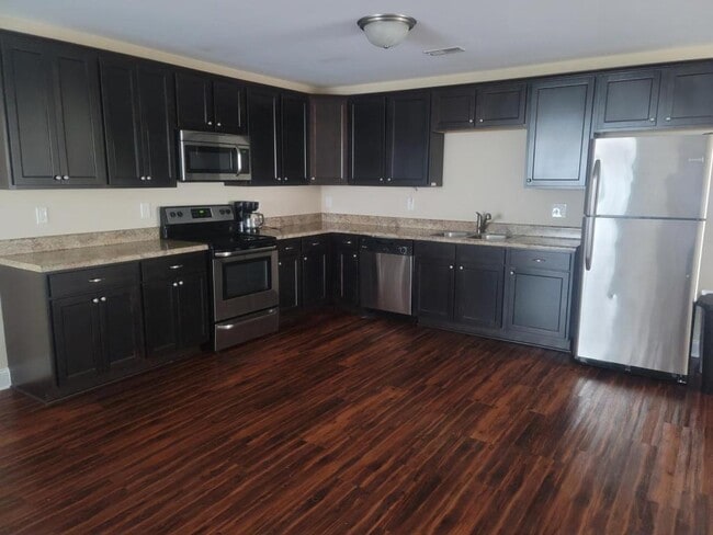 2524 Brookville Dr in Greenville, NC - Building Photo - Building Photo